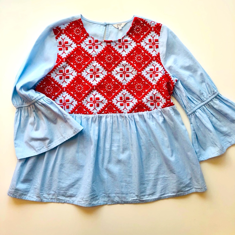 NWOT Crown & Ivy Chambray Embroidered Peasant Blouse. Small
